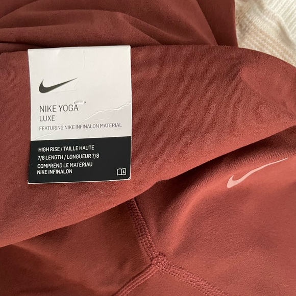 Nike yoga luxe 😍😃 - Picture 7 of 8
